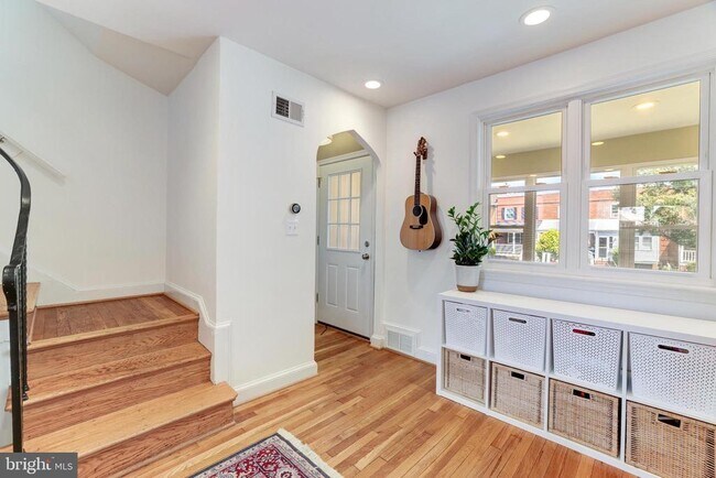 Building Photo - 241 Lynhaven Dr