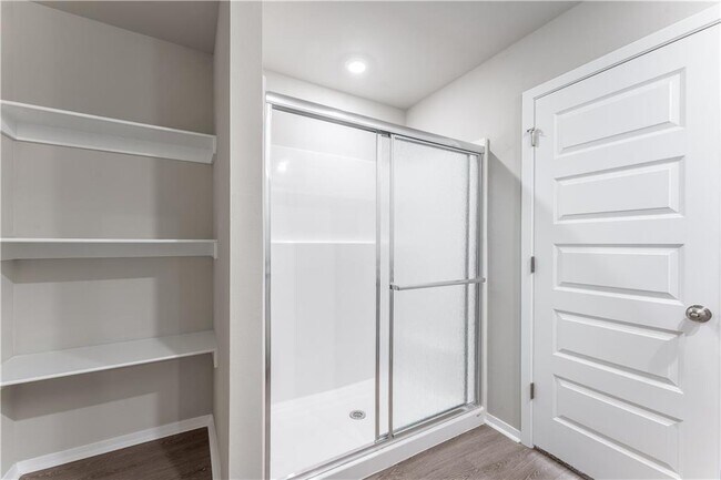 Building Photo - 2111 E Annette Dr