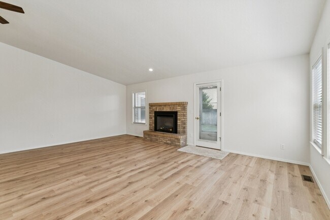 Building Photo - 5360 N Noble Fir Ave