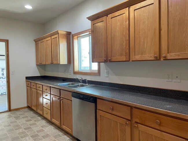 Building Photo - 830 Isherwood Dr