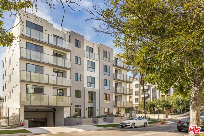 Building Photo - 2361 Fox Hills Dr