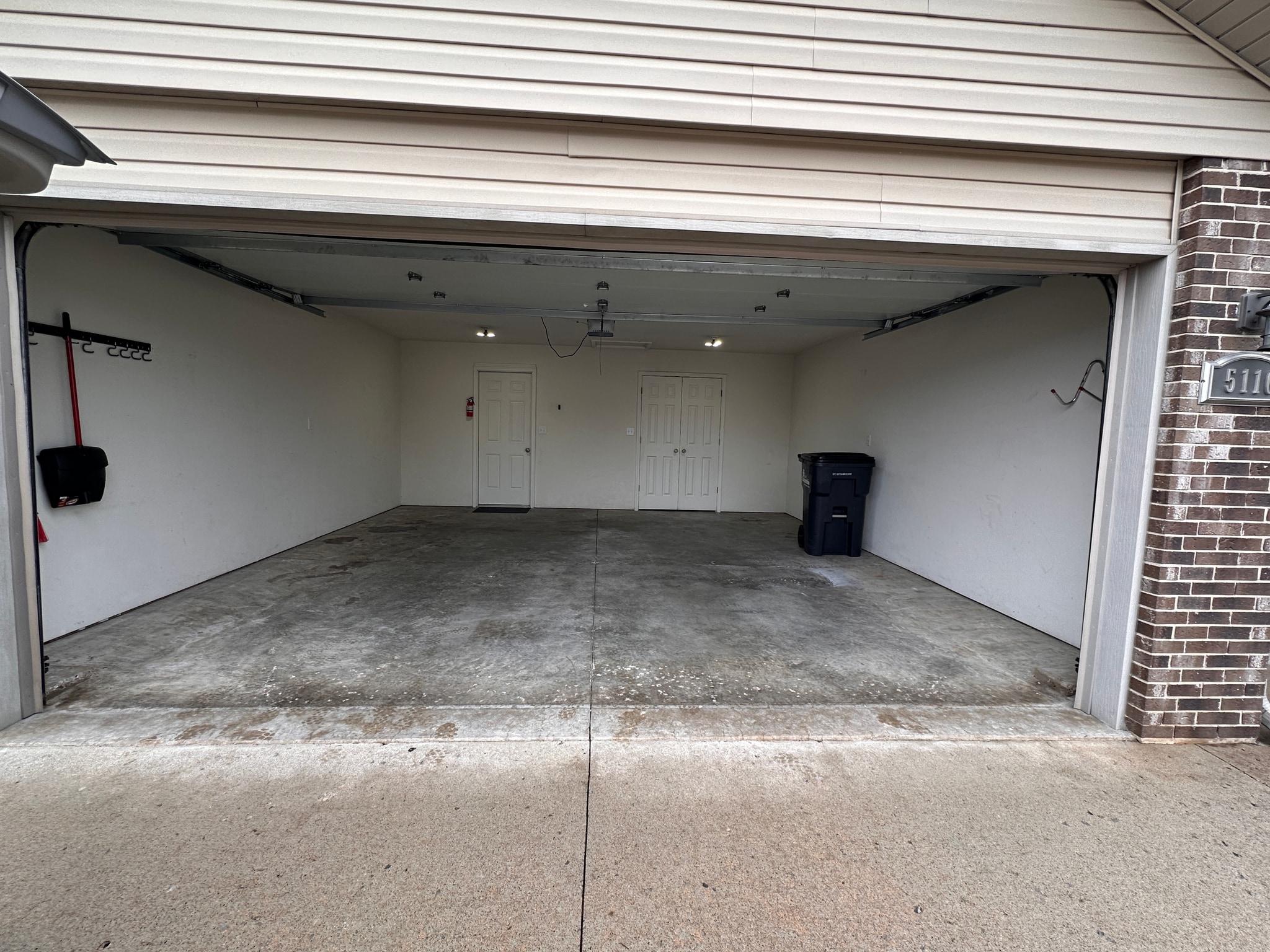 2 Car Garage - 5110 Aspen Ridge Dr