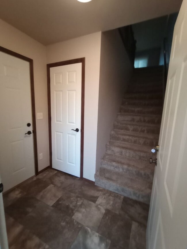 Building Photo - Two bedroom one bathroom w/ single garage