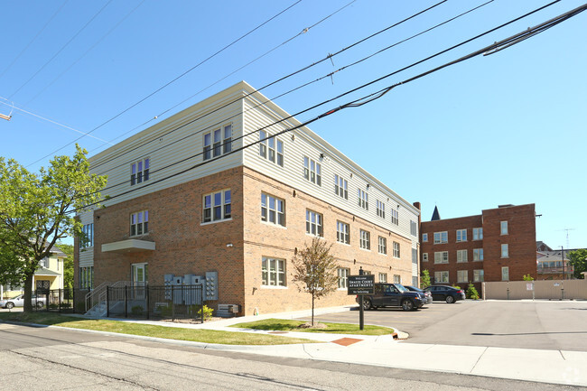 Building Photo - Swayze Apartments