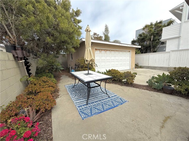 Building Photo - 714 Loma Dr