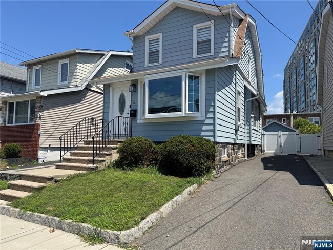 Building Photo - 391 Columbia Ave