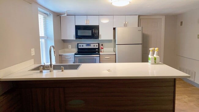 Building Photo - Rental -- Queen Anne