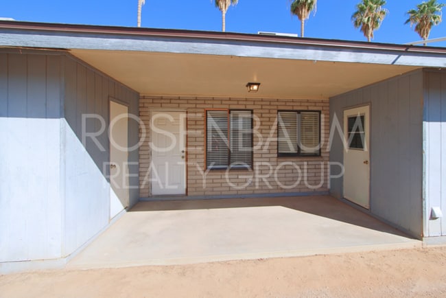 Building Photo - Charming & cozy 2-bedrooms, 1-bath triplex...