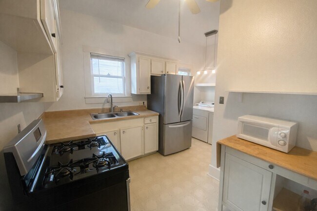 Building Photo - 4213 Avenue C