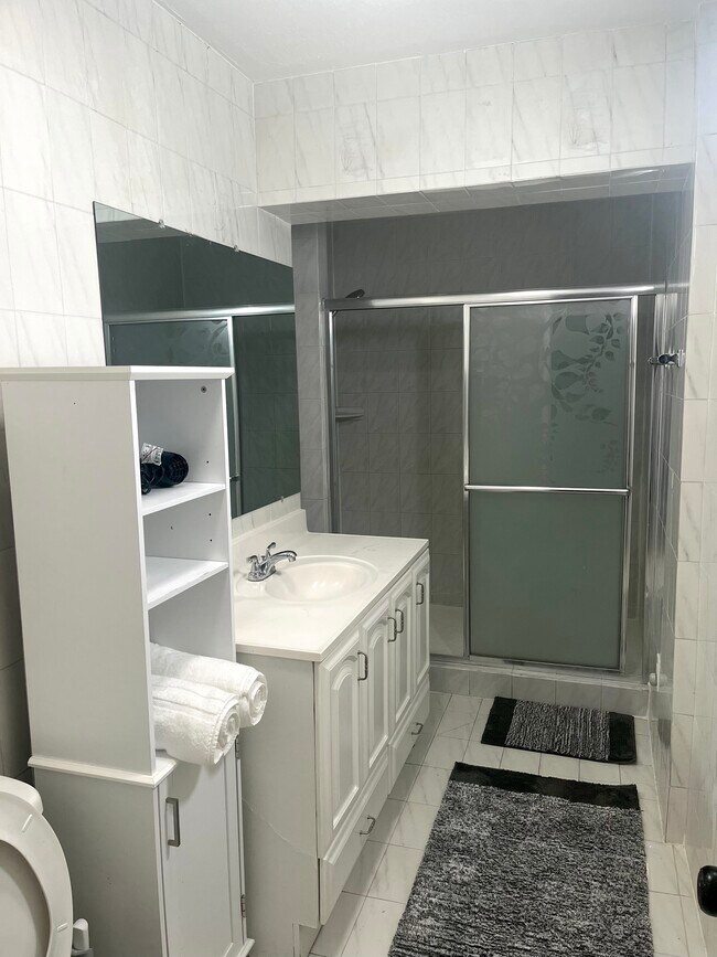 Building Photo - 575 NW 33rd St