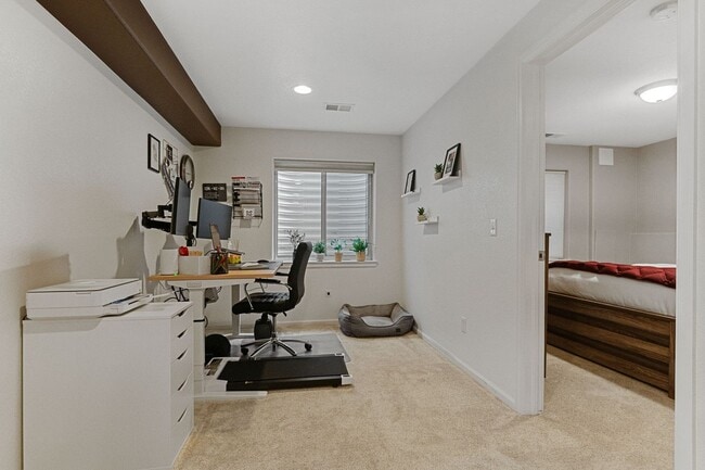 Building Photo - Updated 3bed/3bath with Finished Basement