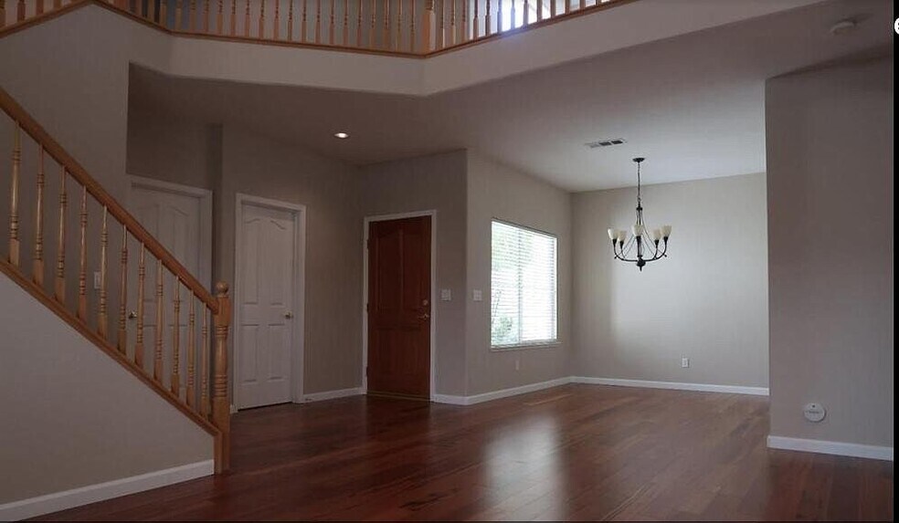 Building Photo - 1715 Palatia Dr