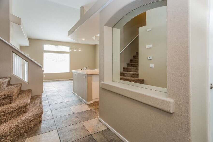 Building Photo - 3636 Beacon Point St