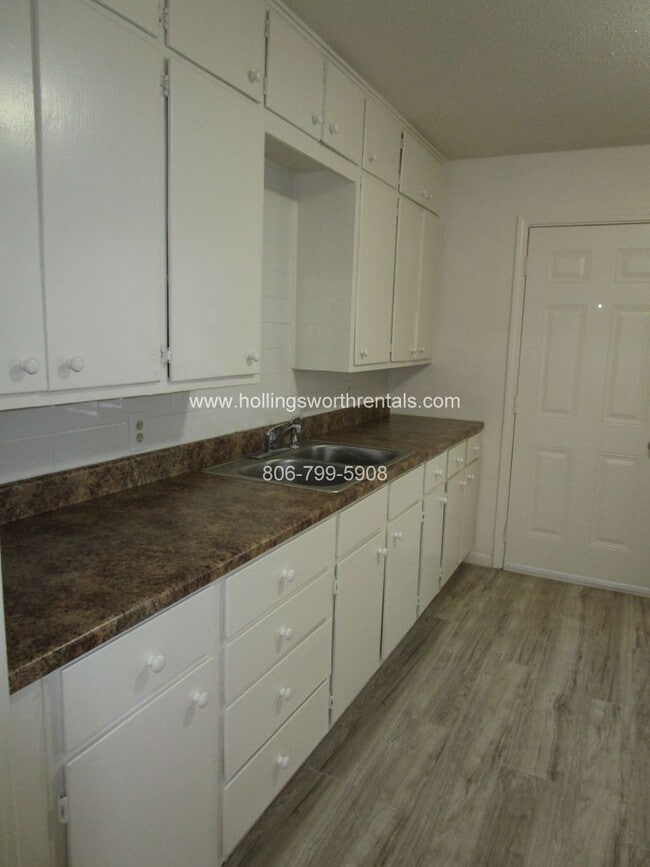 Building Photo - 2 bedroom 1 bath house