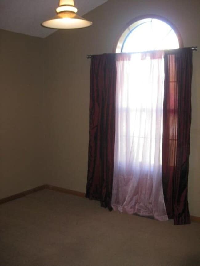 Building Photo - Great All Brick Lovely Home-Rent To Own!