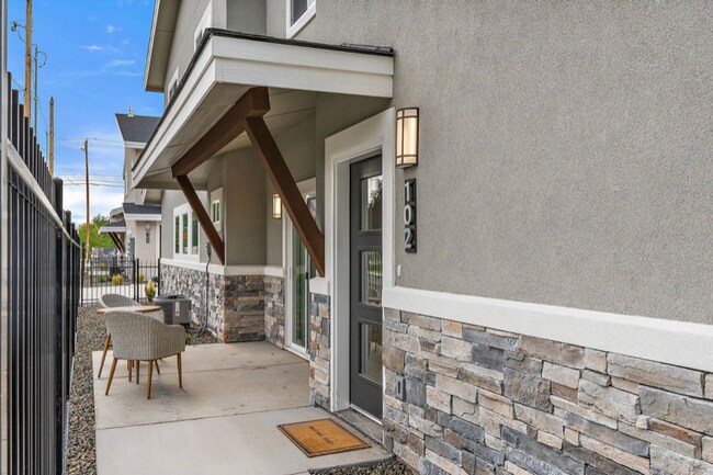 Building Photo - 8965 W Irving St