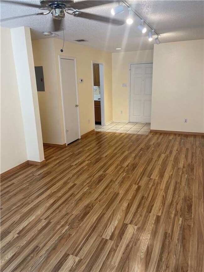 Primary Photo - Stoneleigh Condominiums