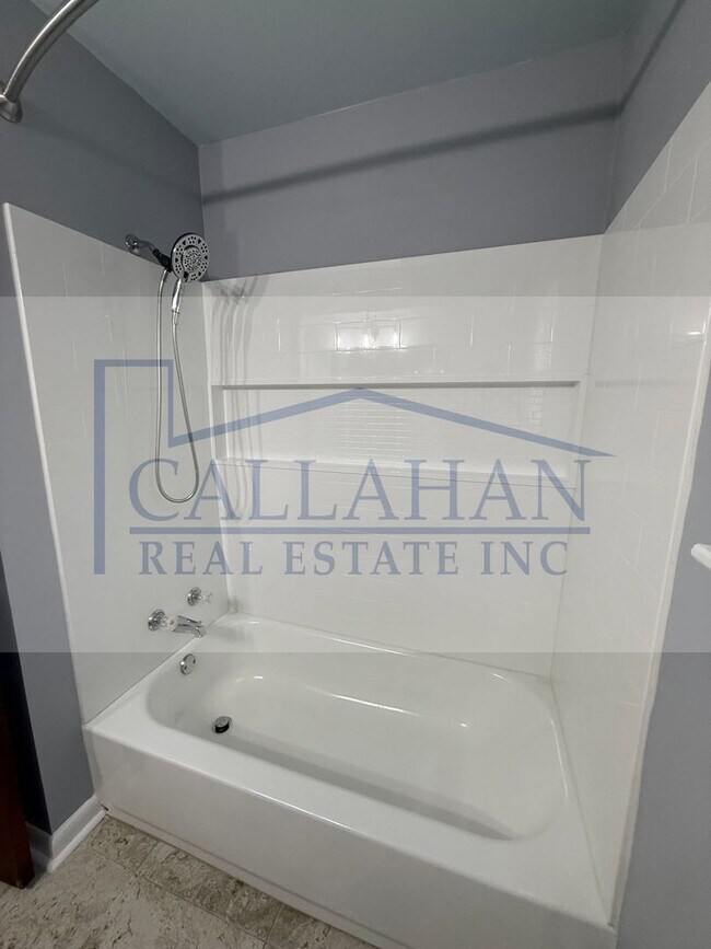 Building Photo - Updated NLR Home