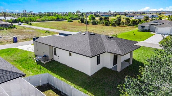 Building Photo - 4233 Jacaranda Pkwy W