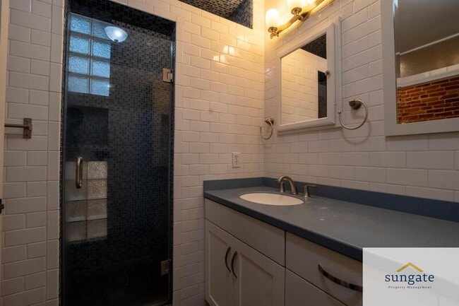 Building Photo - 509 S Curley St