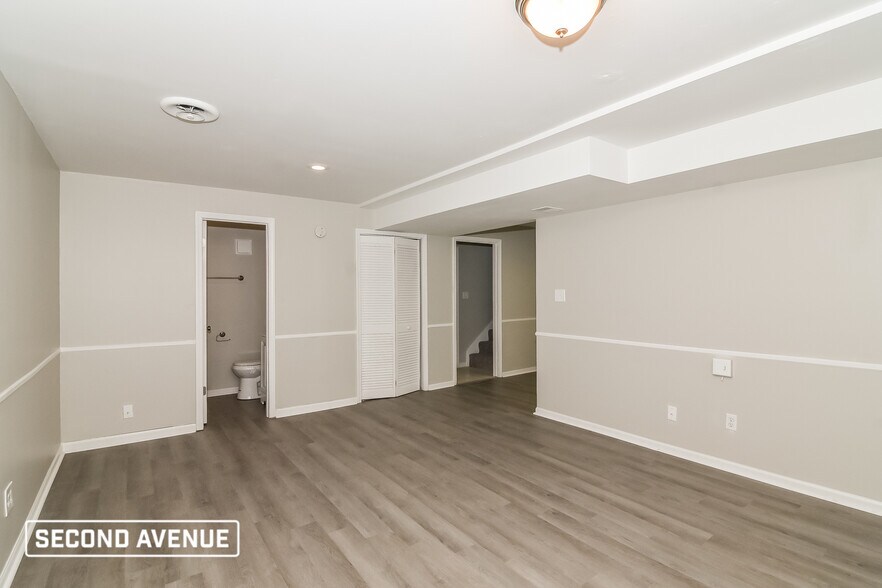 Building Photo - 716 SE Shamrock Ln