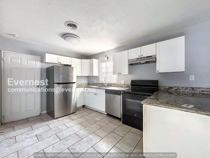 Building Photo - 2112 Wolf Rd