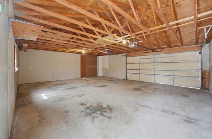 Building Photo - 18037 Ridgewood Ave