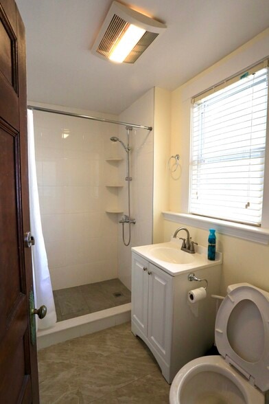 Building Photo - 108 Columbia St