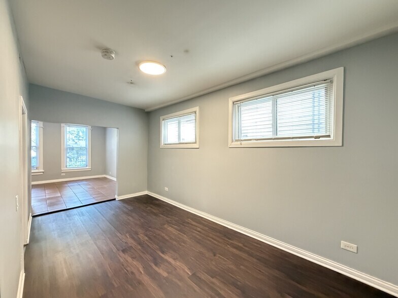 Building Photo - 3503 W Dickens Ave