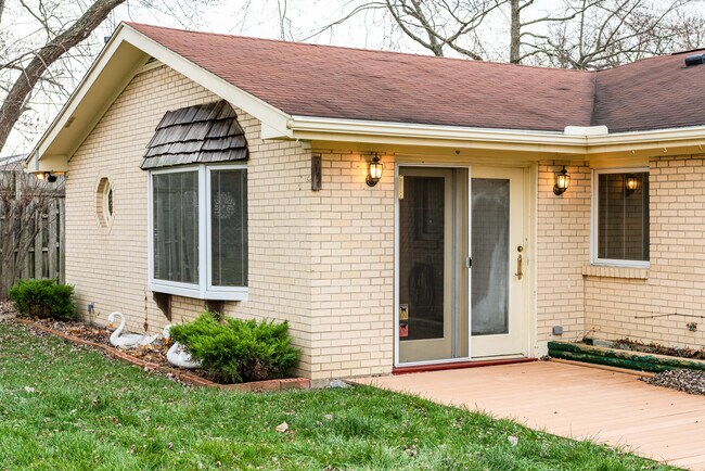 Building Photo - 6757 Summerdale Dr