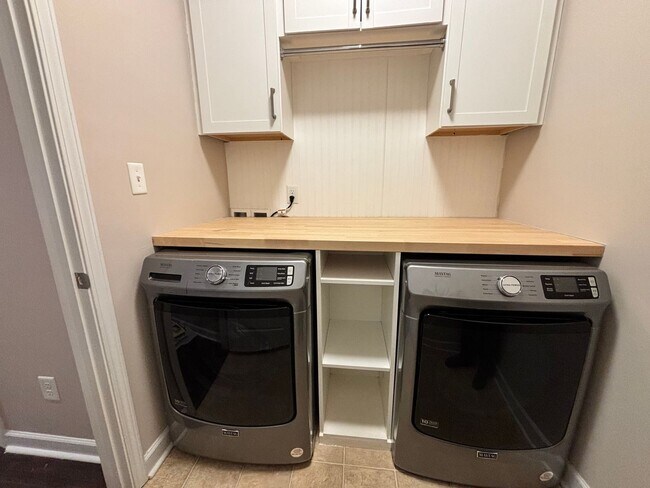 Building Photo - Stunning 5-Bedroom House near Stallings with Fenced in Yard