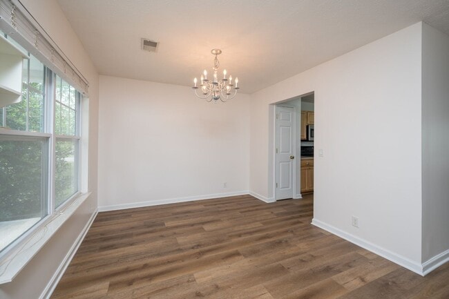 Building Photo - **BE THE LUCKY ONE TO LIVE IN THIS UPDATED NASHVILLE/ BELLEVUE HOME**