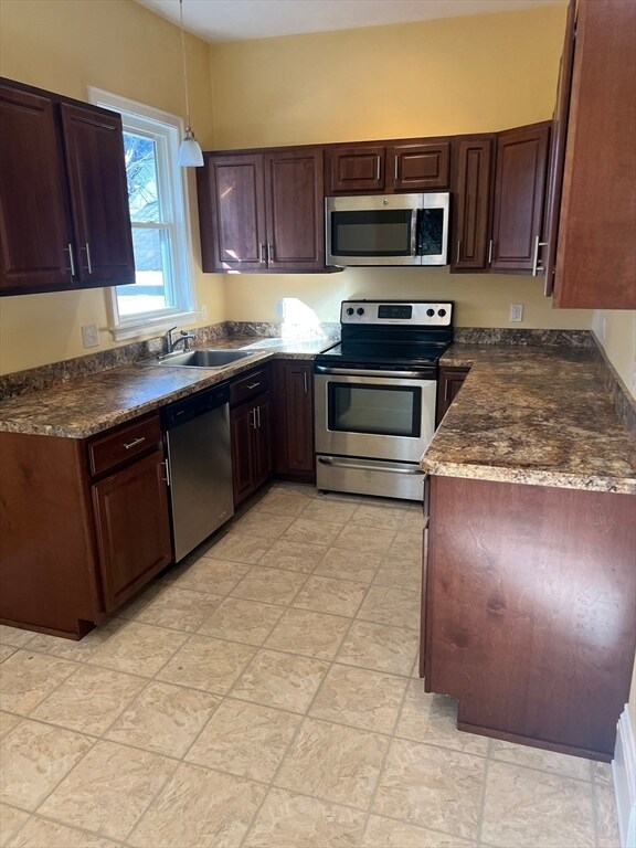 Building Photo - 15 Maple Ave