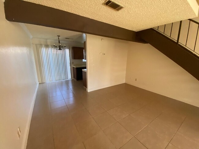 Building Photo - spacious one bedroom loft in Hanford