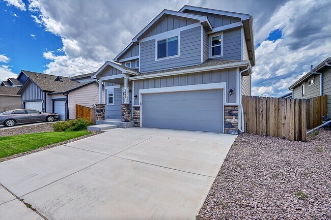 Building Photo - $2,300.00, 3 Beds, 2.5 Baths, Single Famil...