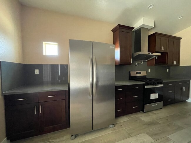 Building Photo - 17515 Live Oak St
