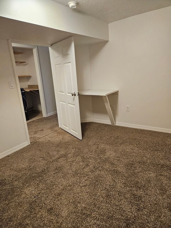 Building Photo - Beautiful 3 Bedroom/2 Bathroom in Bountiful