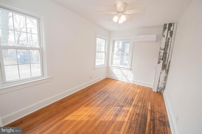Building Photo - 308 N Division St