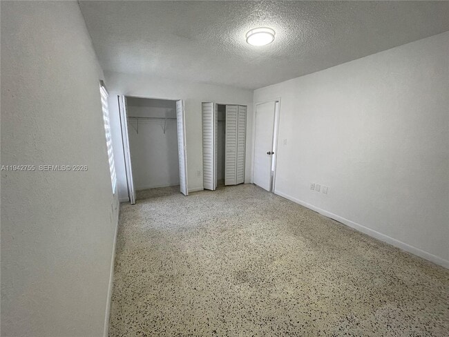 Building Photo - 142 SW 18th Ave