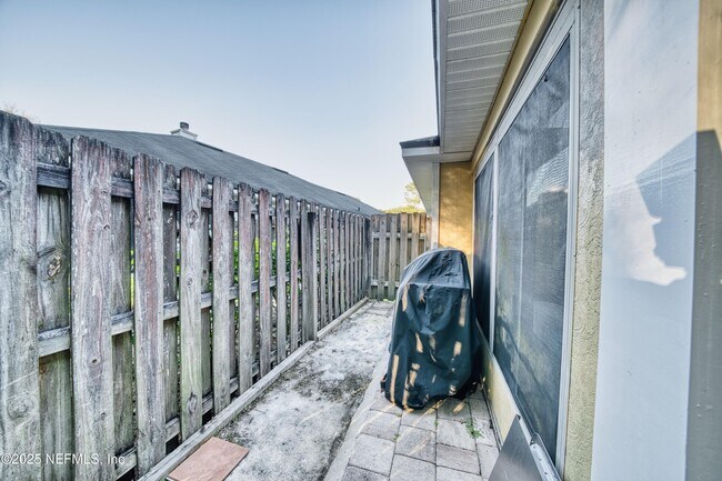 Building Photo - 185 Hawthorn Hedge Ln