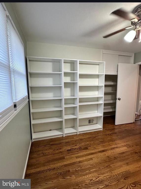 Building Photo - 8140 Drayton Ln