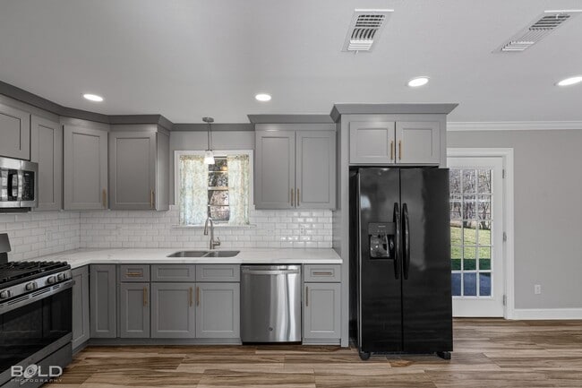 Building Photo - 1419 Teekell St