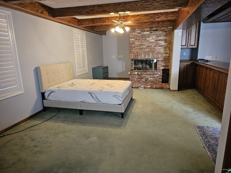 Building Photo - 3934 Alonzo Ave