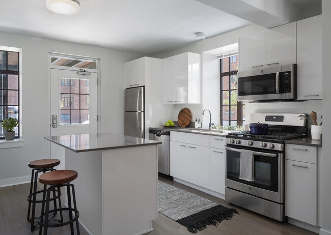 Building Photo - 2755 N Hoyne Ave