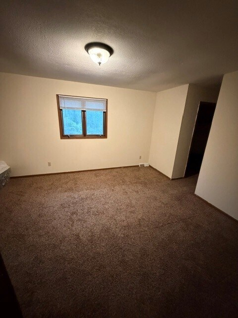 Building Photo - 305 Foxfire Dr