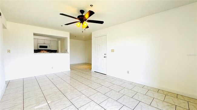 Building Photo - 2915 Winkler Ave