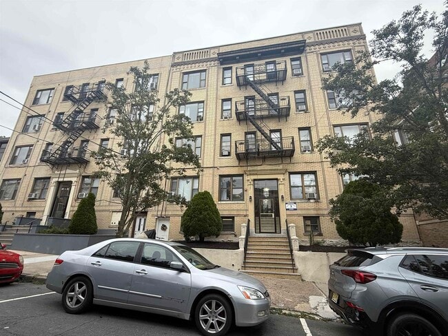 Primary Photo - 14 65th St