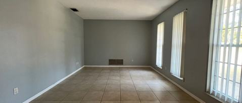 Building Photo - 2904 Sabal Palm Dr