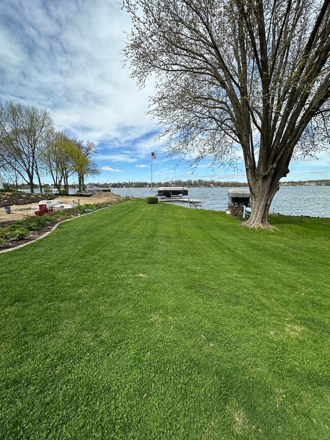 Primary Photo - Single Family on Okauchee Lake!
