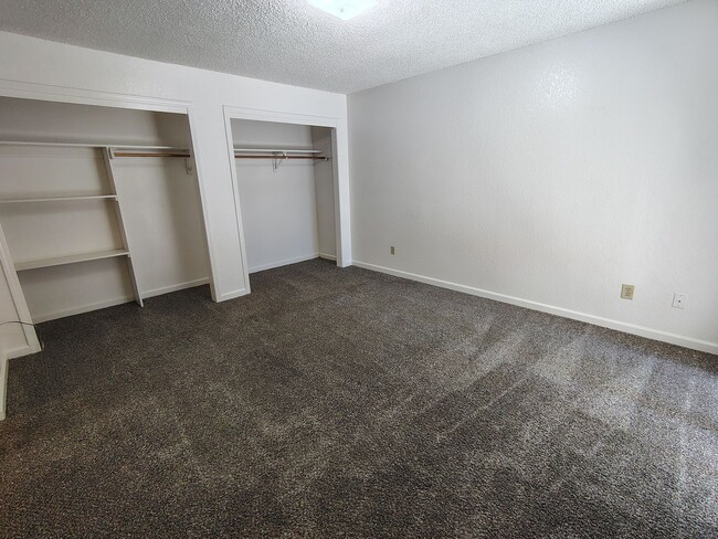 Building Photo - 932 Inez Dr